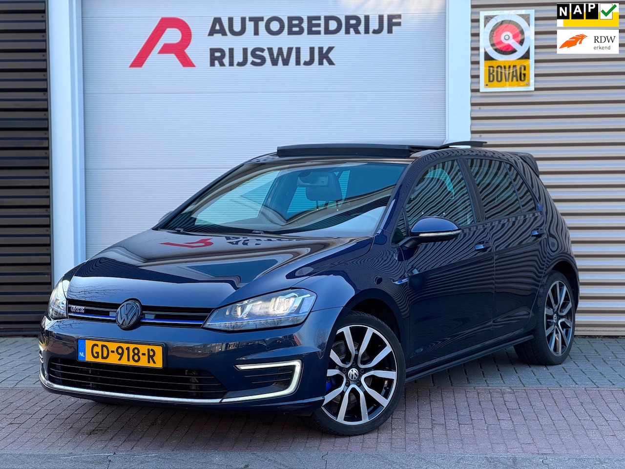 Volkswagen Golf - 1.4 TSI GTE Pano/Leer/Camera - AutoWereld.nl