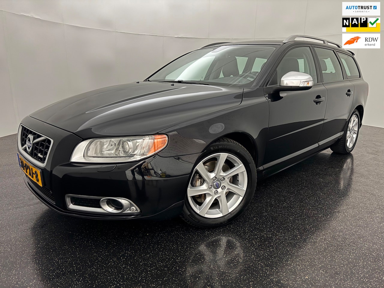 Volvo V70 - 2.0T R-Edition Trekhaak - AutoWereld.nl