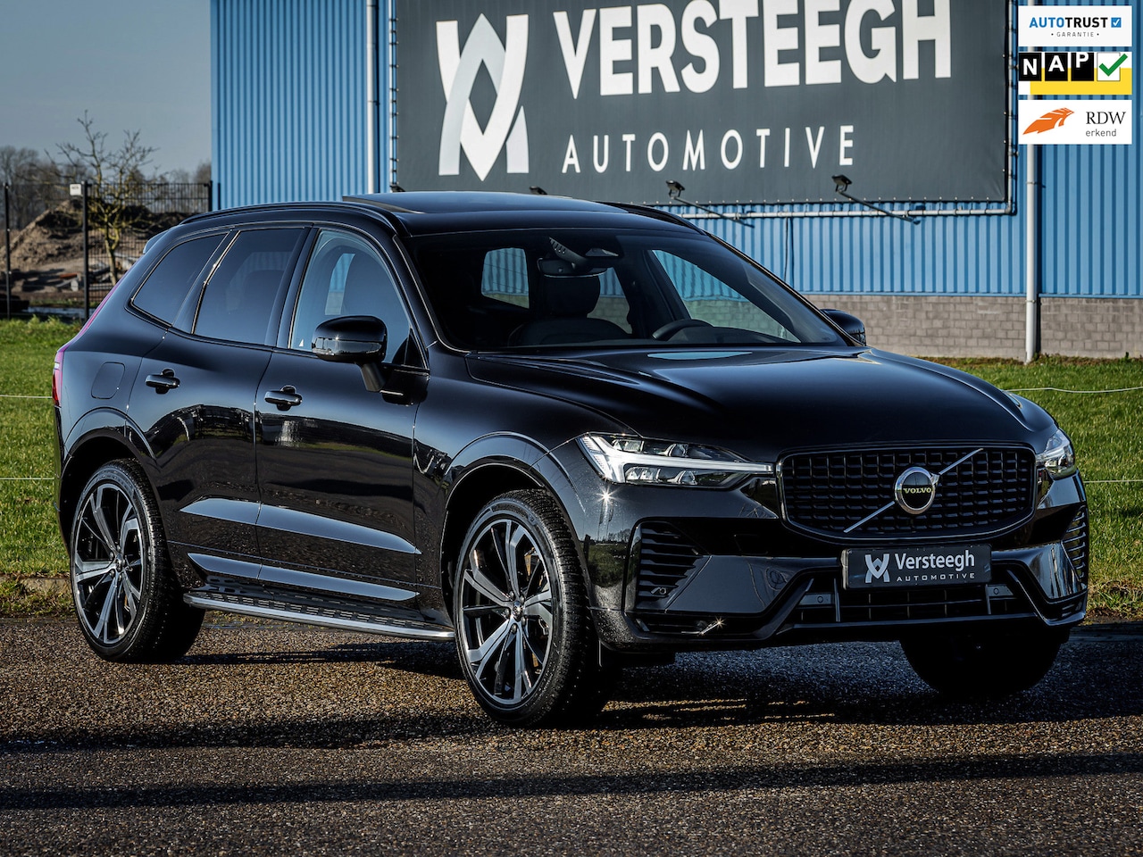 Volvo XC60 - 2.0 T6 Plug-in hybrid AWD Plus Dark Panoramadak - AutoWereld.nl