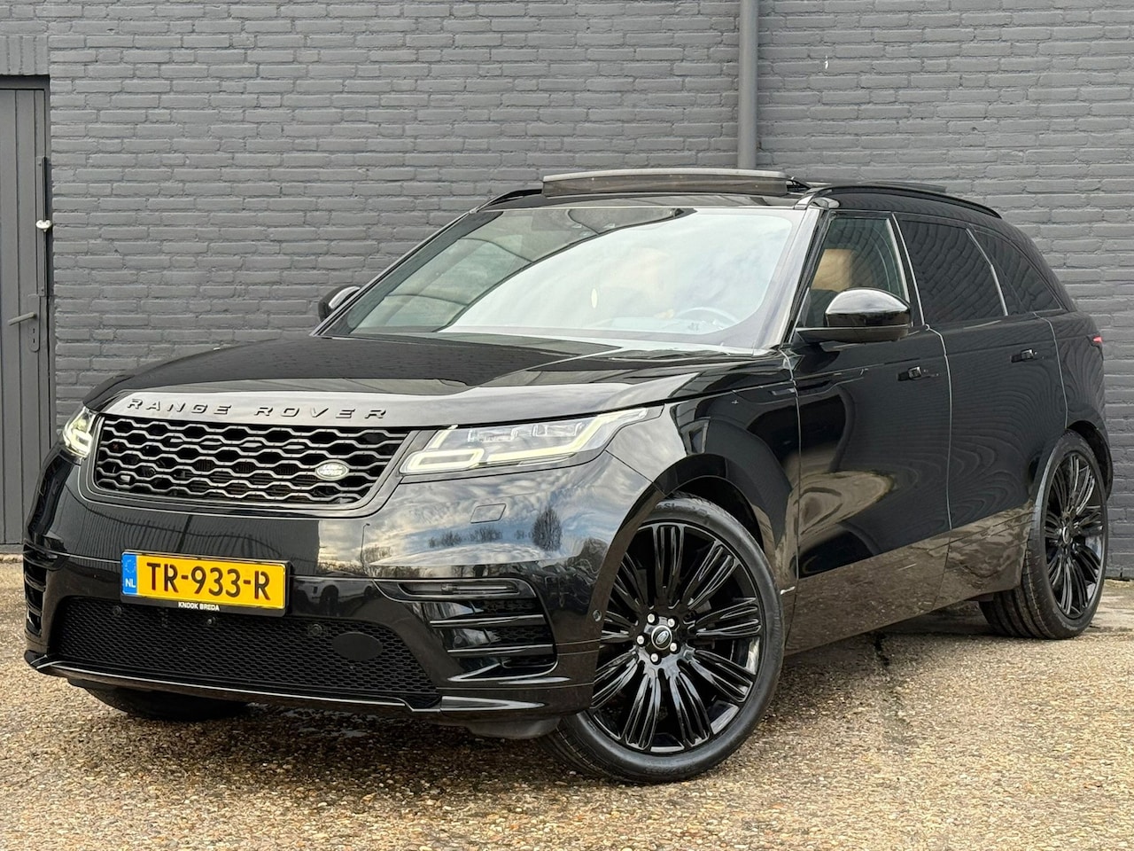 Land Rover Range Rover Velar - 3.0 V6 AWD First Edition CAMERA | LEDER | PANO| CARPLAY | NWE APK - AutoWereld.nl