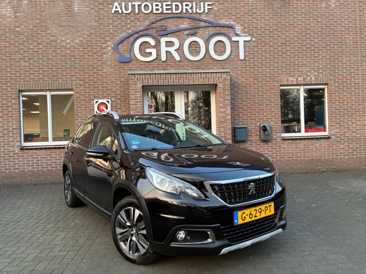Peugeot 2008 - 1.2 PURETECH GT-LINE! AUTOMAAT/CAMERA/TREKHAAK/CARPLAY - AutoWereld.nl