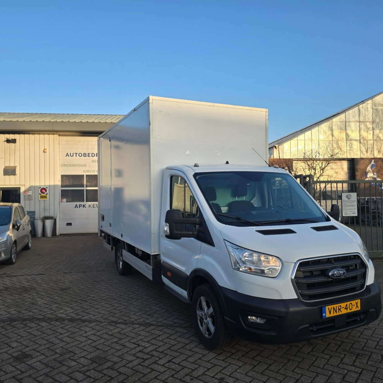 Ford Transit - 2.0 TDCI bakwagen met laadklep 1200 kg laadvermogen - AutoWereld.nl