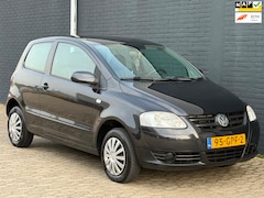 Volkswagen Fox - 1.2 Trendline Nieuw APK 5deurs ZWART ELEKTRISCHE RAMEN