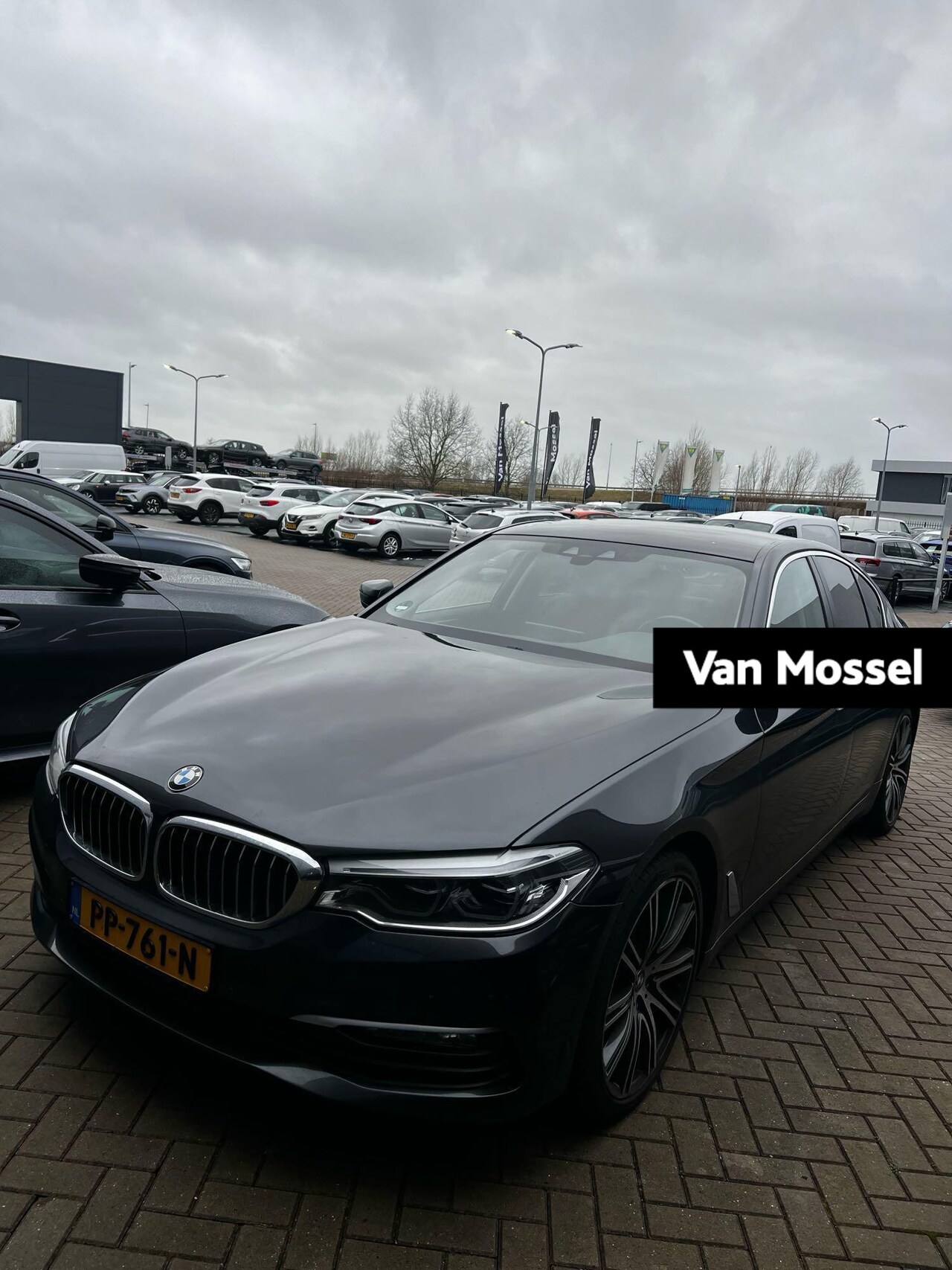 BMW 5-serie - 530i High Executive | Comfort Pakket | Leder | Navigatie | Trekhaak - AutoWereld.nl