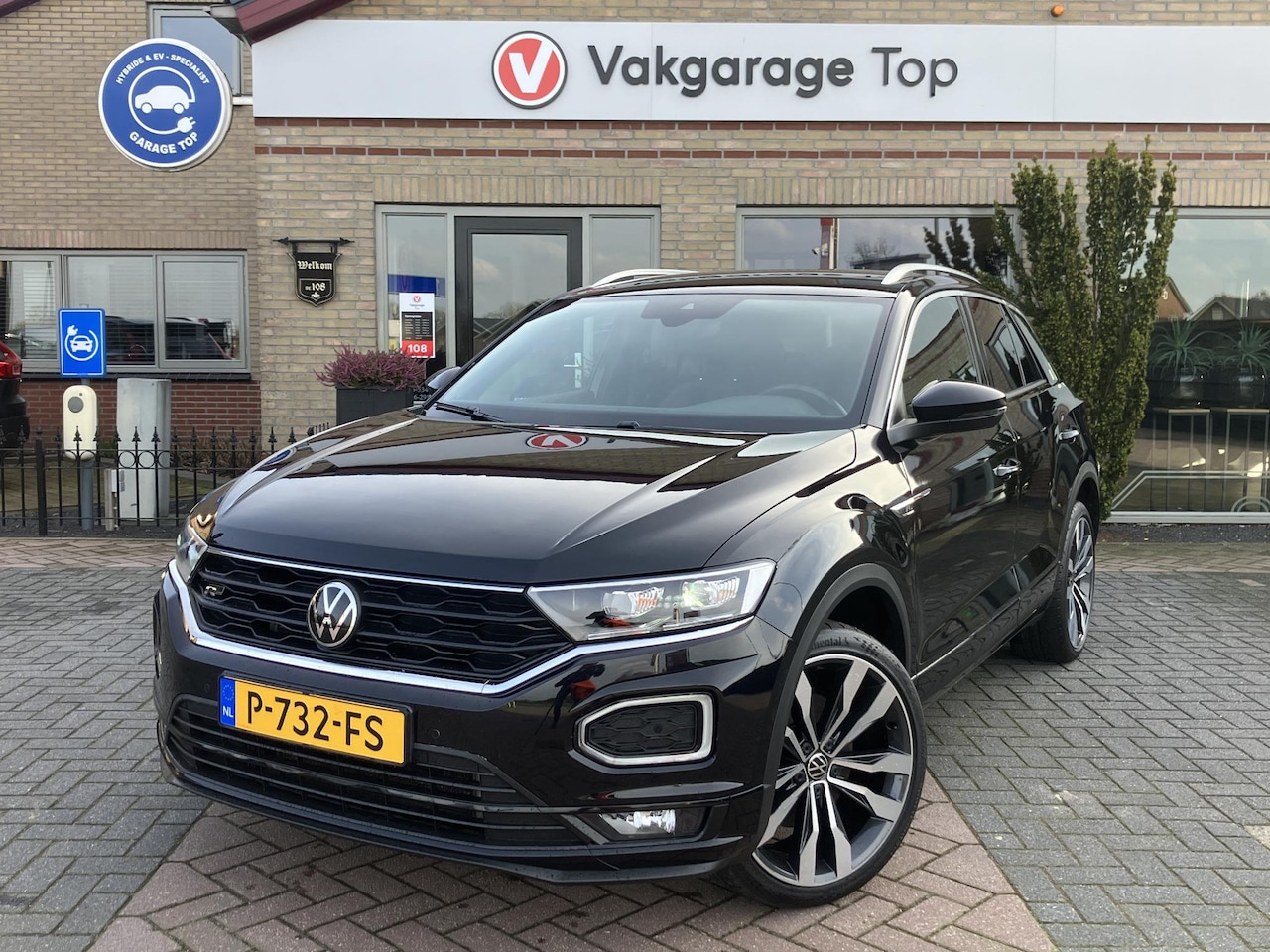Volkswagen T-Roc - 1.5 TSI Sport | R-Line | NAP | Leder | Camera - AutoWereld.nl