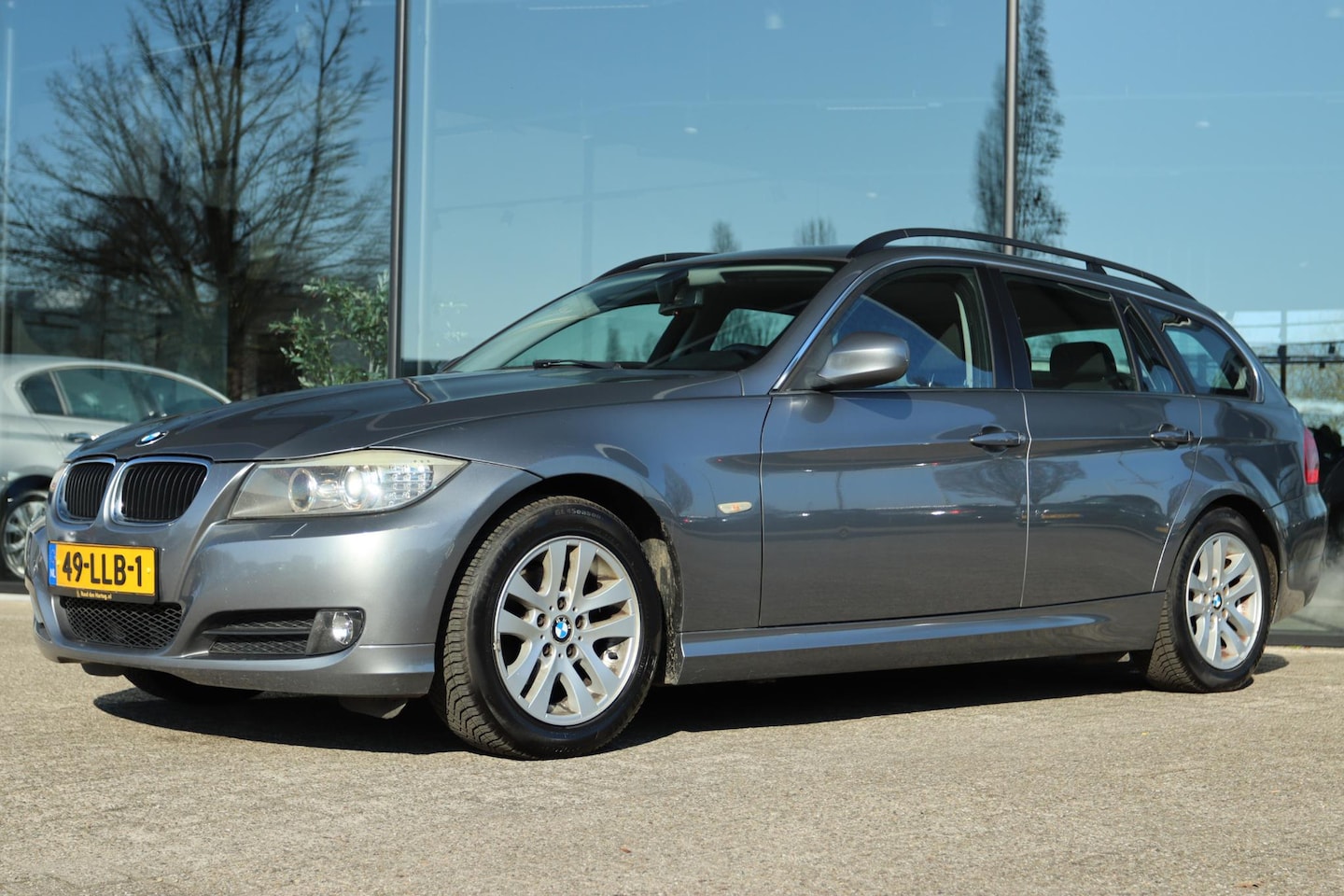 BMW 3-serie Touring - 318I BUSINESS LINE | XENON | TREKHAAK | NAVI | BLUETOOTH | PDC - AutoWereld.nl