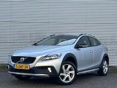 Volvo V40 Cross Country - 1.6 T4 Momentum 180 PK Automaat / 104.200 KM / Navi / Trekhaak / 2015