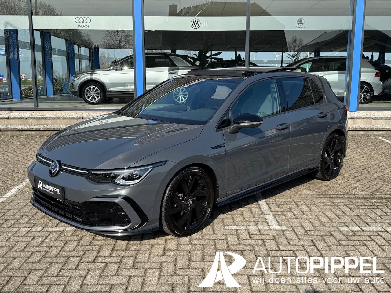Volkswagen Golf - 1.5 eTSI R-Line | DSG | Schuifdak | IO/Light | Black style | Harman Kardon - AutoWereld.nl