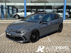 Volkswagen Golf - 1.5 eTSI R-Line | DSG | Schuifdak | IO/Light | Black style | Harman Kardon