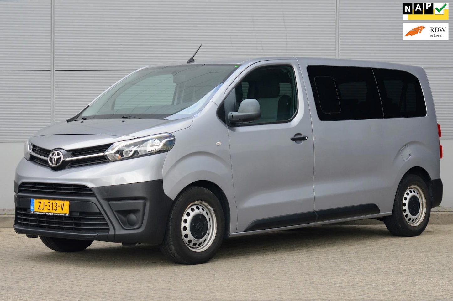 Toyota ProAce Shuttle - 1.5 D-4D Navigator Medium 1.5 D-4D Navigator Medium - AutoWereld.nl
