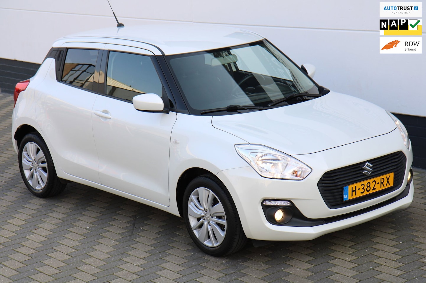 Suzuki Swift - 1.2 Automaat Carplay Navi Airco Camera NAP !! - AutoWereld.nl