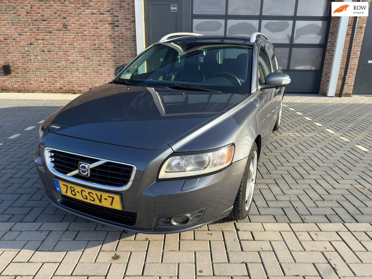 Volvo V50 - 2.4 D5 Momentum 2.4 D5 Momentum - AutoWereld.nl