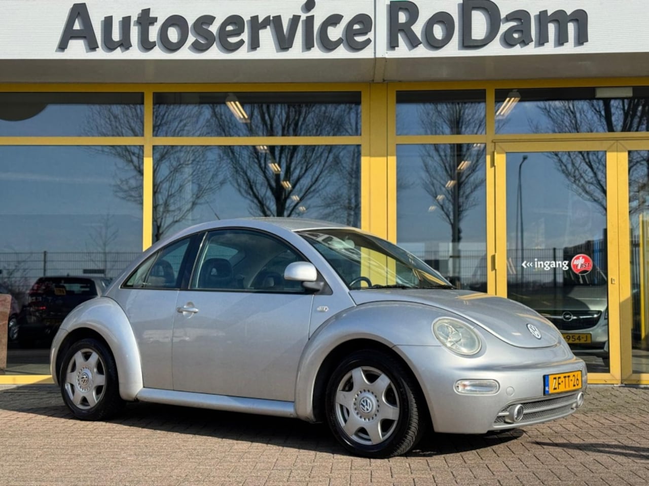 Volkswagen New Beetle - 2.0 Highline 2.0 Highline - AutoWereld.nl