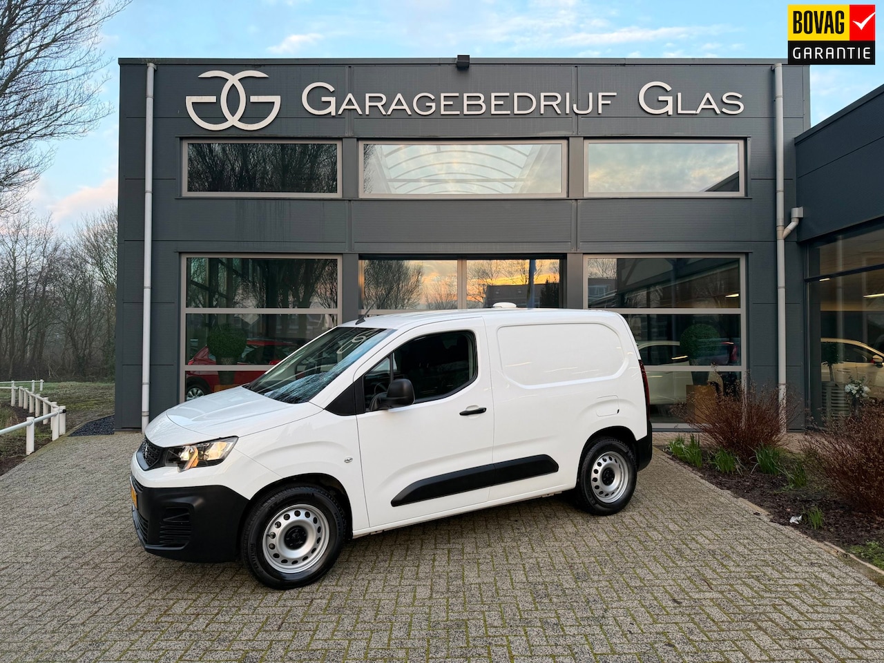 Peugeot Partner - 1.5 BlueHDI Grip 3 persoons achterklep !!! - AutoWereld.nl