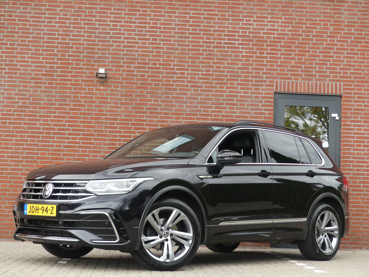 Volkswagen Tiguan - 1.5 TSI R-Line / Nieuw model - AutoWereld.nl