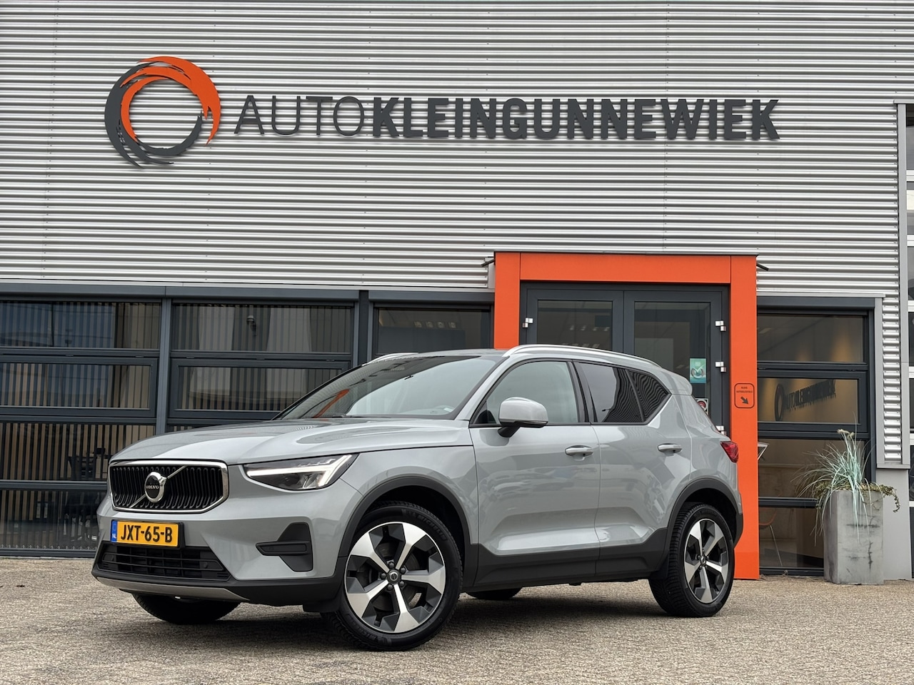 Volvo XC40 - 2.0 B3 Core / Stoel & Stuurverwarming / Trekhaak Elektrisch Wegklapbaar / Google Maps Navi - AutoWereld.nl