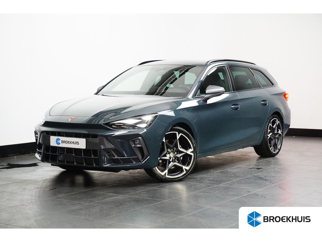 CUPRA Leon Sportstourer - 1.5 TSI 272PK PHEV e-Hybrid VZ Performance | STUUR + STOELVERW. | CAMERA ACHTER | NAVIGATI - AutoWereld.nl