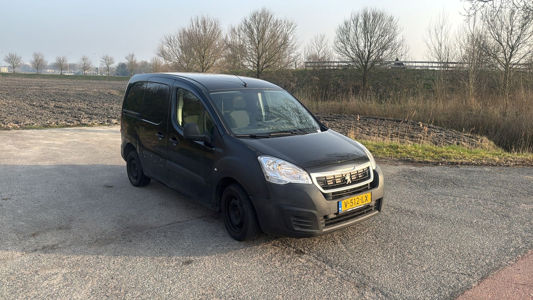 Peugeot Partner - 120 1.6 BlueHDi 100 L1 Premium S&S CLIMA ZWART 2018 - AutoWereld.nl