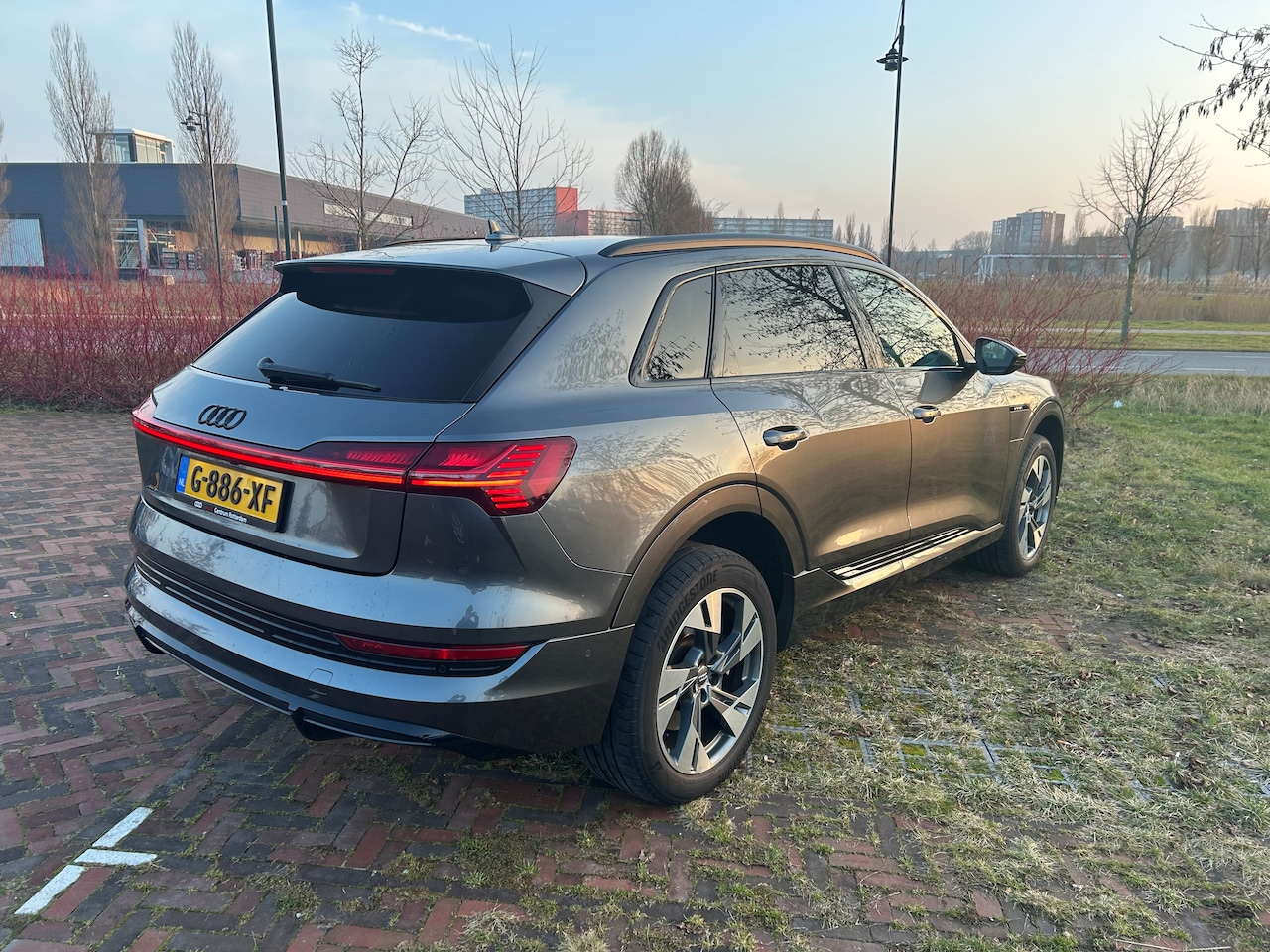 Audi e-tron - e-tron 50 quattro Launch edition Black S line black edition - AutoWereld.nl