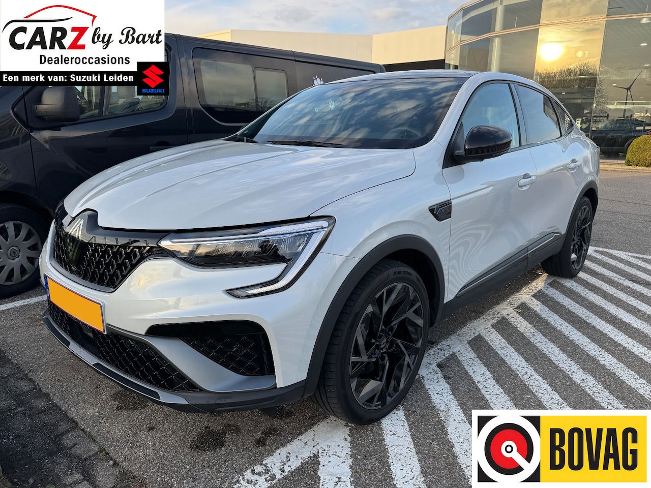 Renault Arkana - 1.6 E-TECH FULL HYBRID 145 ESPRIT ALPINE AUT. Sportstoelen | Panoramadak | Stuurverwarming - AutoWereld.nl