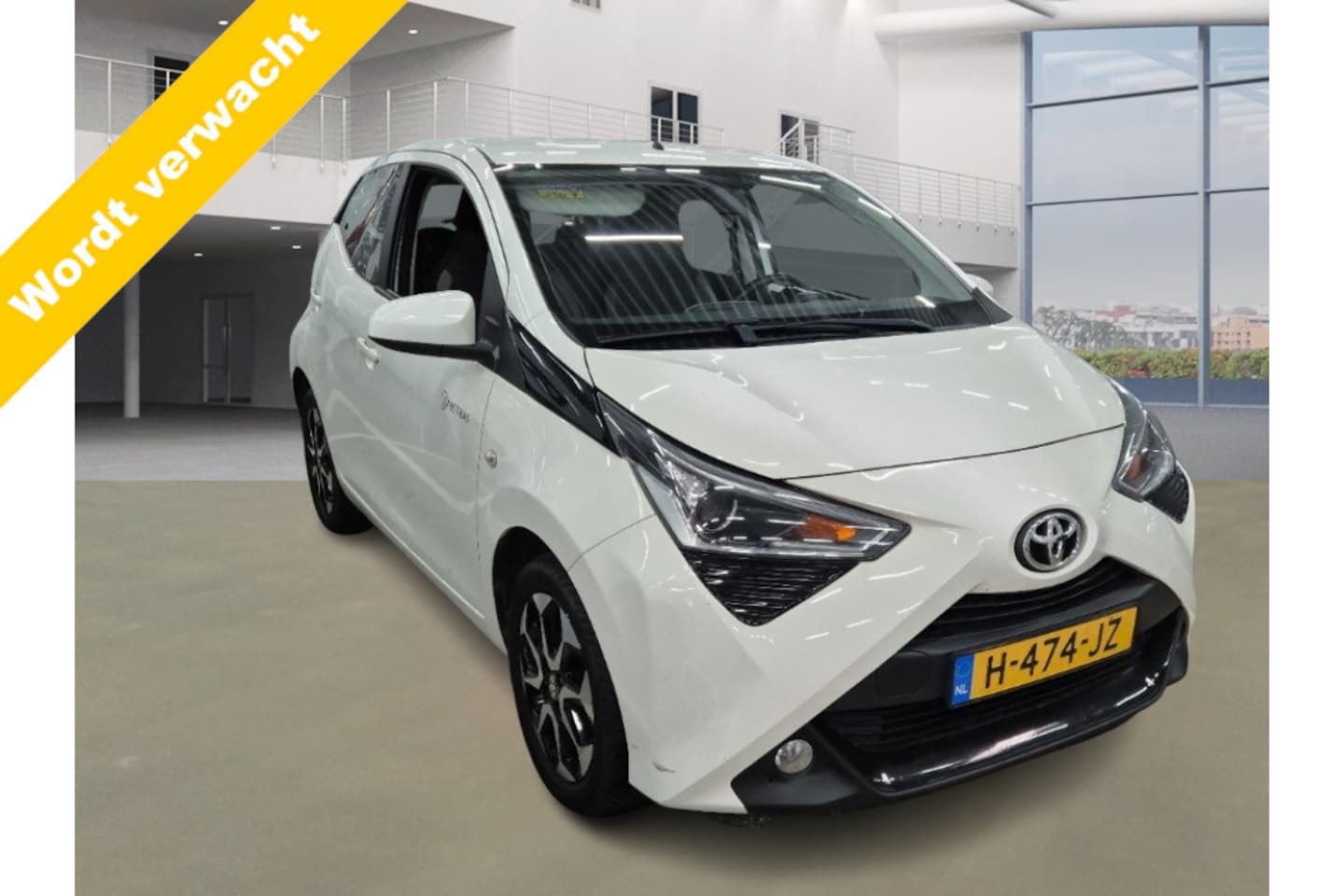 Toyota Aygo - 1.0 VVT-i x-joy AUT! Camera! Carplay! Apk 12-2027! VERWACHT!! - AutoWereld.nl