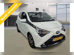 Toyota Aygo - 1.0 VVT-i x-Joy AUT Camera Carplay Apk 12-2027 VERWACHT
