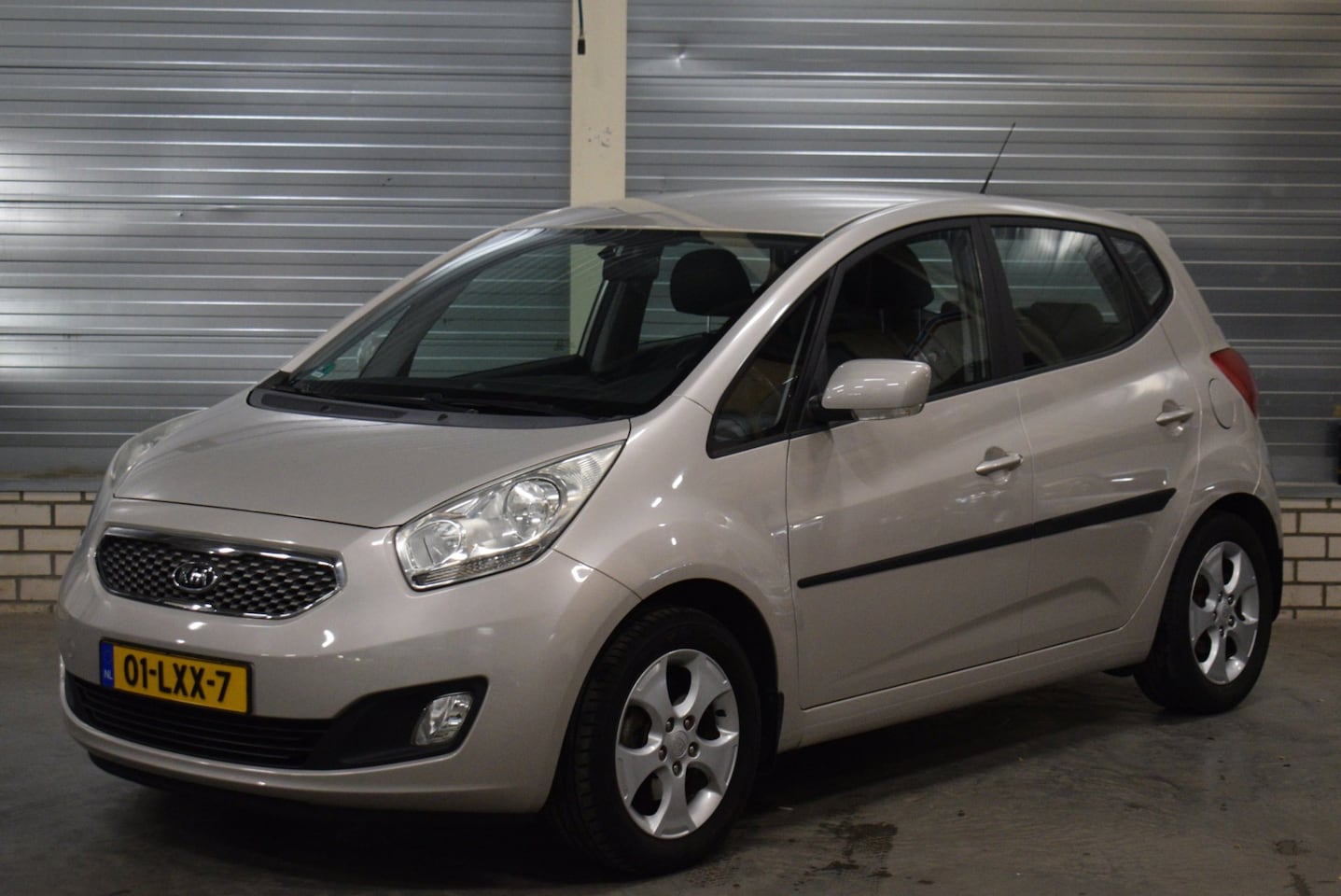 Kia Venga - 1.6 CVVT X-ecutive Vol Automaat 92.000KM! + Bluetooth|Parkeersensoren|Climate Control|Trek - AutoWereld.nl