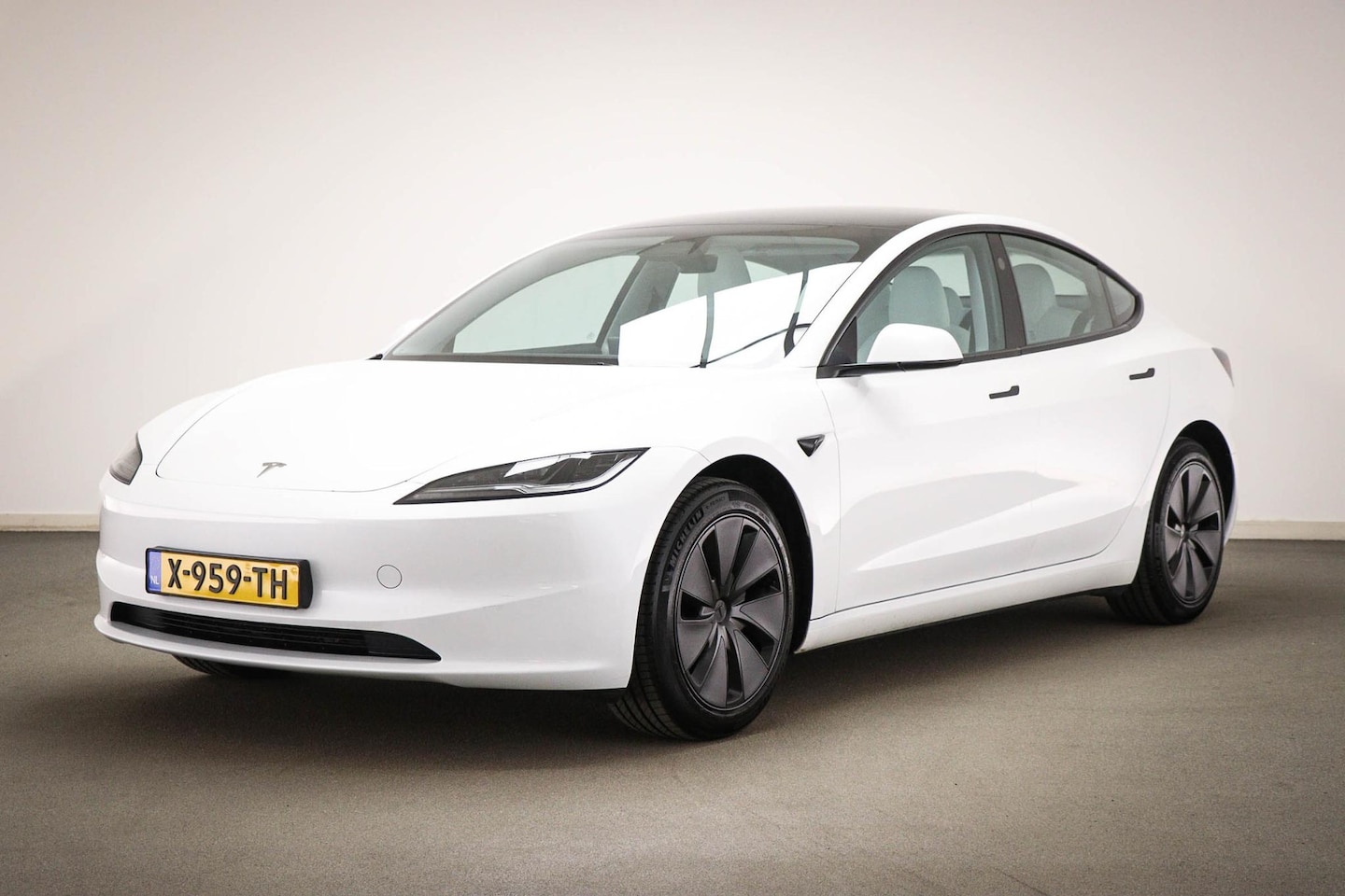 Tesla Model 3 - RWD 60 kWh | STUURVERWARMING | STOELVENTILATIE | PANORAMADAK - AutoWereld.nl