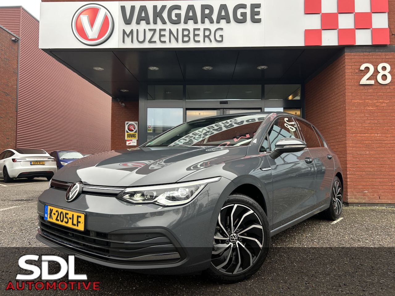 Volkswagen Golf - 1.5 eTSI Style // ADAPTIVE CRUISE // TREKHAAK // CAMERA // CLIMA // NAVI // ERGO ACTIVE ST - AutoWereld.nl