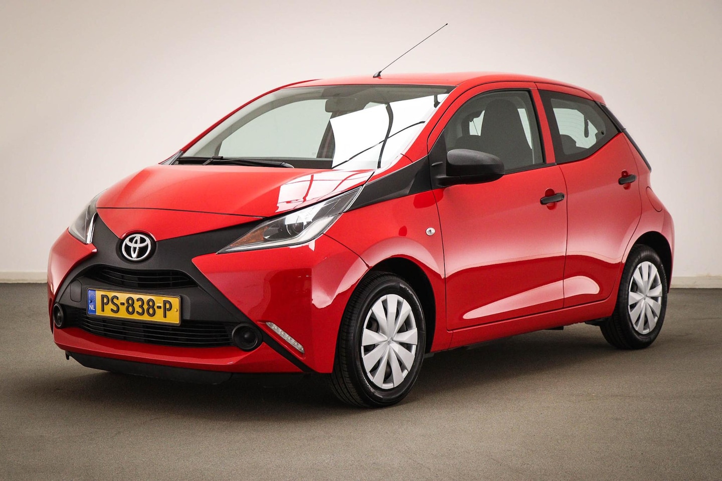 Toyota Aygo - 1.0 VVT-i x-fun | AIRCO | BLUETOOTH | DEALER ONDERHOUDEN - AutoWereld.nl