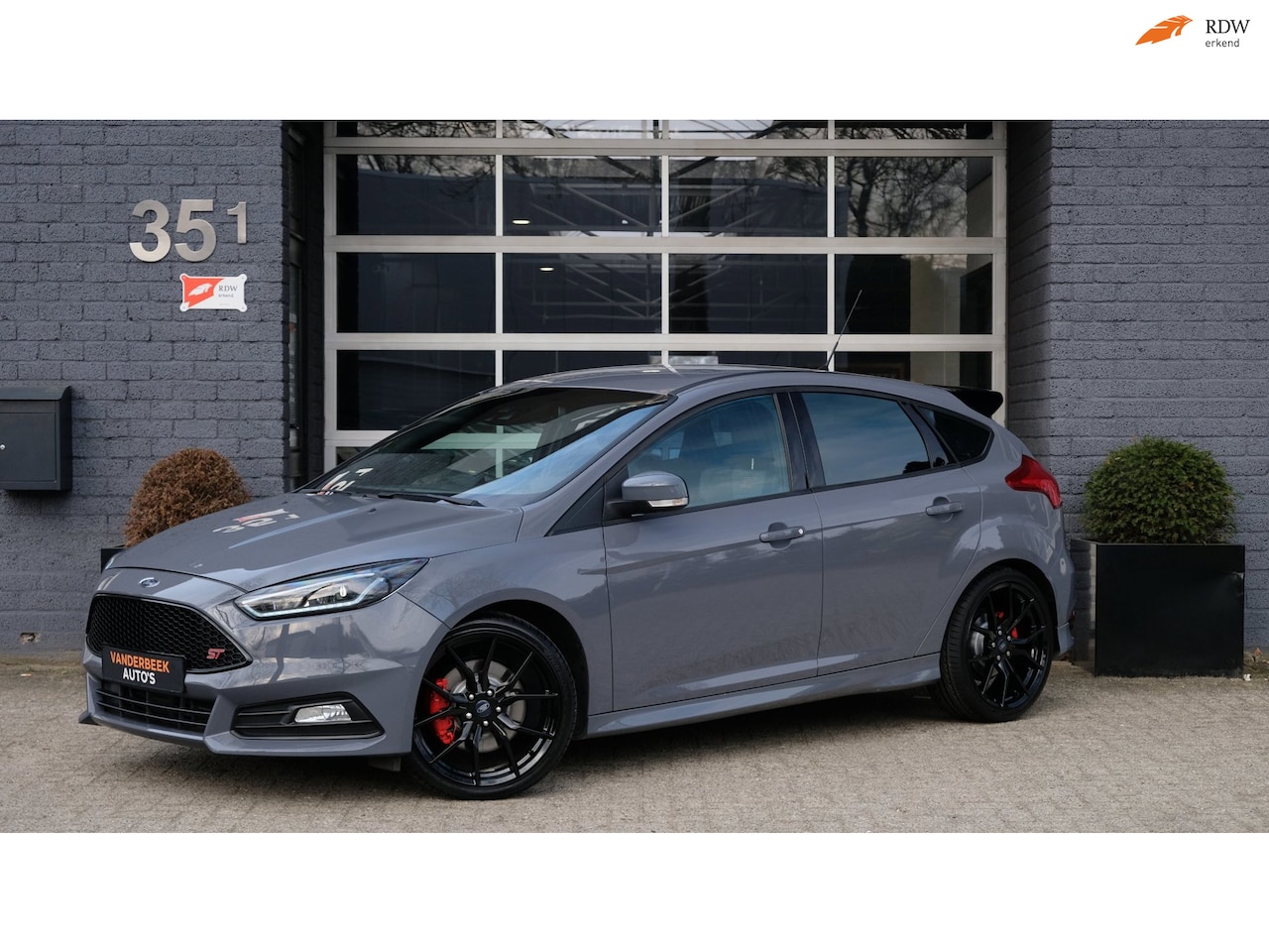 Ford Focus - 2.0 ST 250PK Stealth Grey | RS | Uniek! - AutoWereld.nl