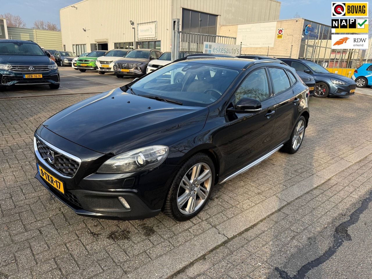 Volvo V40 Cross Country - 1.6 T4 Momentum 1.6 T4 Momentum, Navi, NAP, Trekhaak, Dealer auto - AutoWereld.nl
