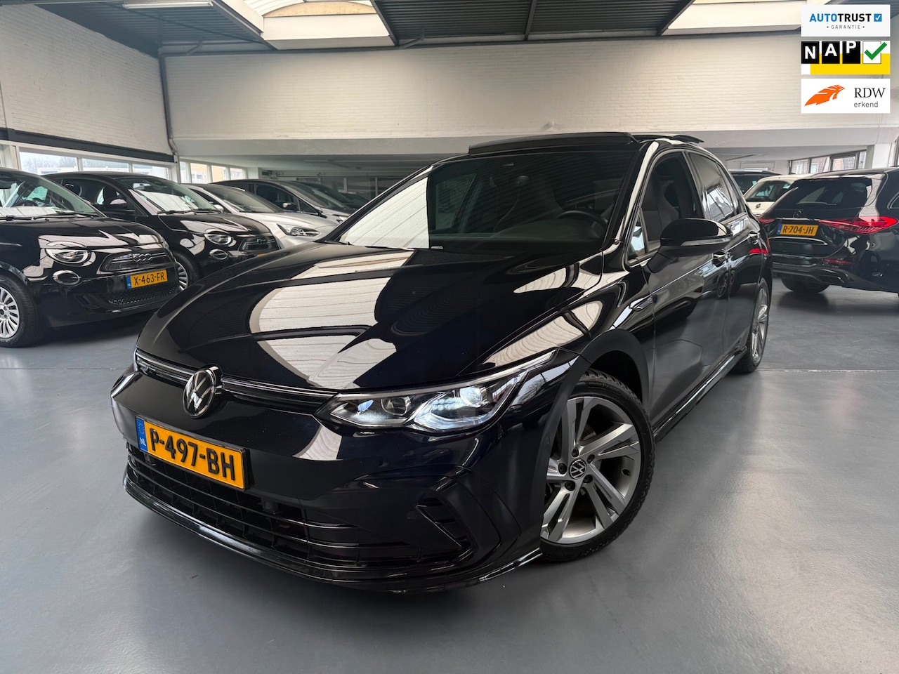 Volkswagen Golf - 1.5 eTSI R-Line Business+ | 3x R-Line | Pano | Nap | - AutoWereld.nl
