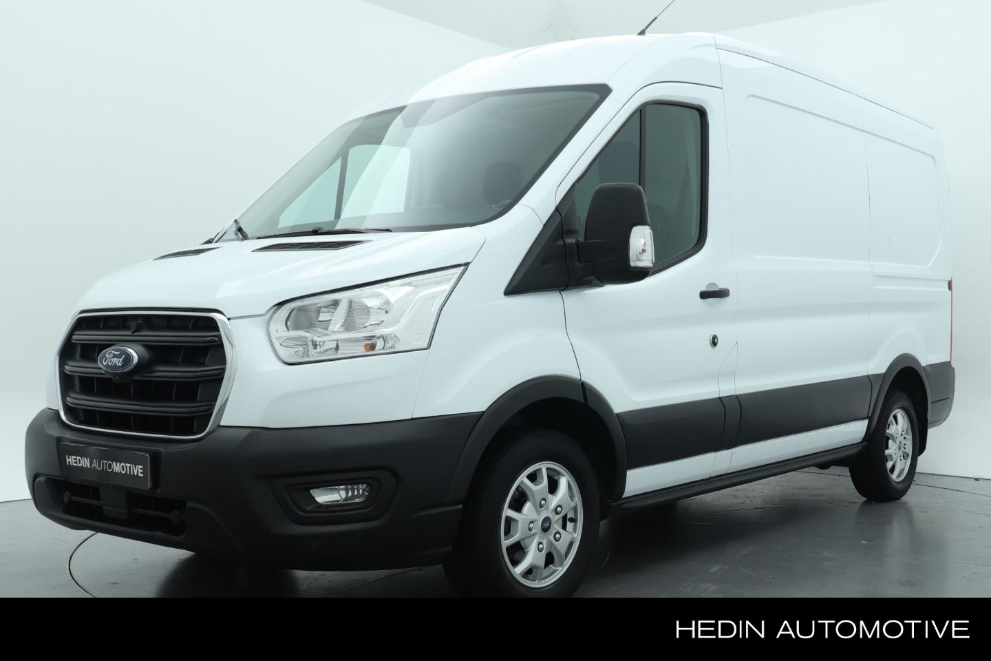 Ford Transit - 290 2.0 TDCI 130 PK L2H2 Trend | EURO 6 | Trekhaak | Climate Control | Camera | Lichtmetal - AutoWereld.nl