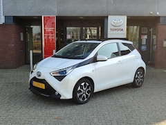 Toyota Aygo X - X-JOY CABRIO-DAK APPLE/ANDROID CLIMA LM-VELGEN CAMERA BLUETOOTH PRIVACY-GLASS LED NL-AUTO