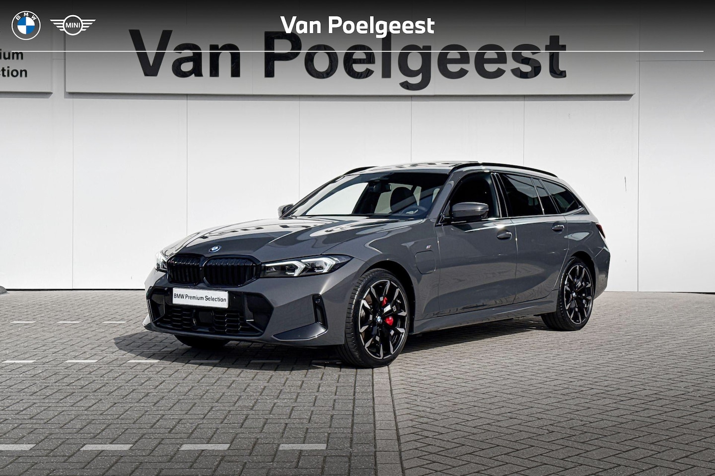 BMW 3-serie Touring - 330e xDrive | Panoramadak | M Sport | Trekhaak - AutoWereld.nl