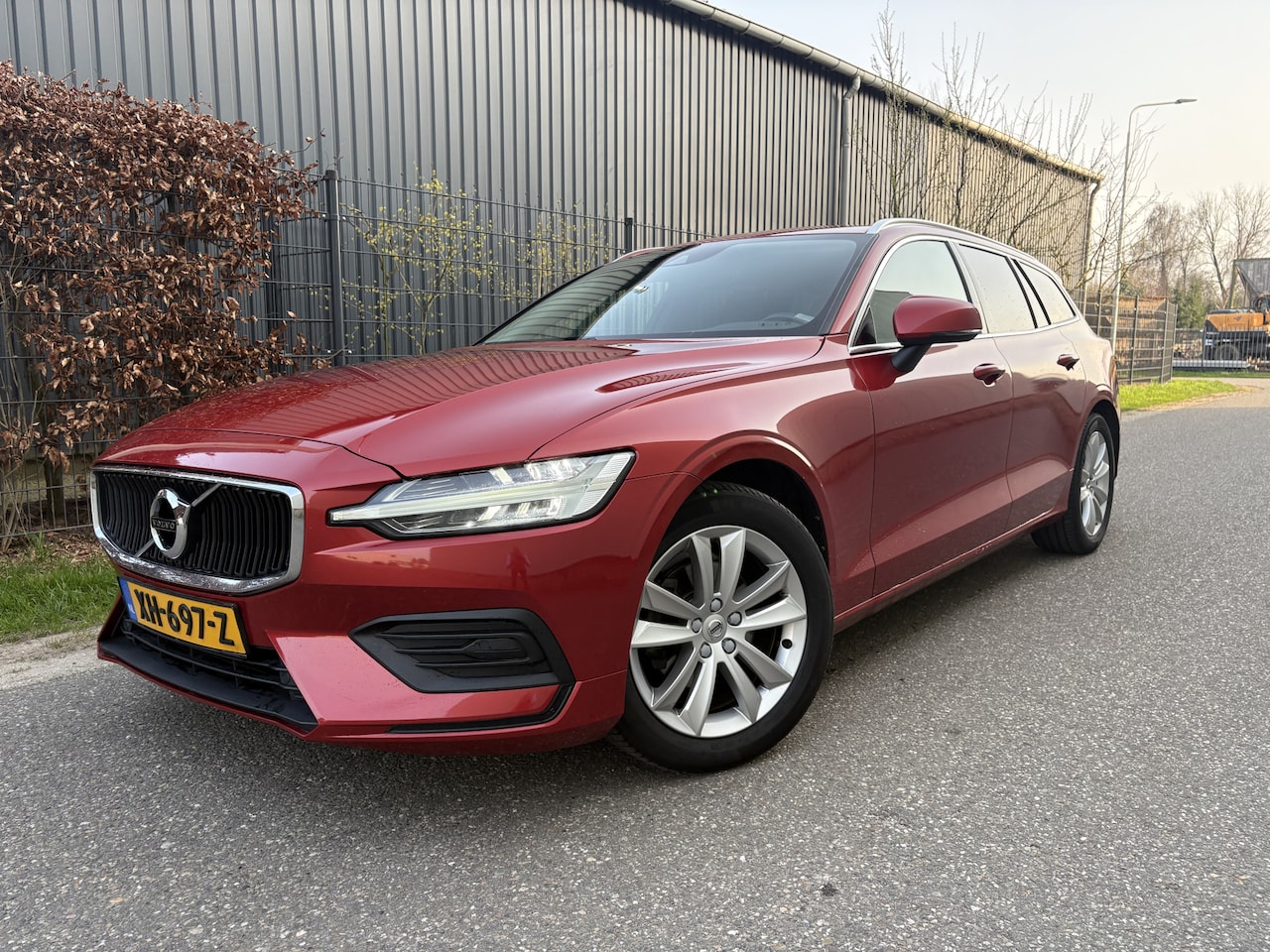 Volvo V60 - 2.0 D3 Momentum / AUTOMAAT / LEER / NAVI / CRUISE / STOELVERWARMING - AutoWereld.nl