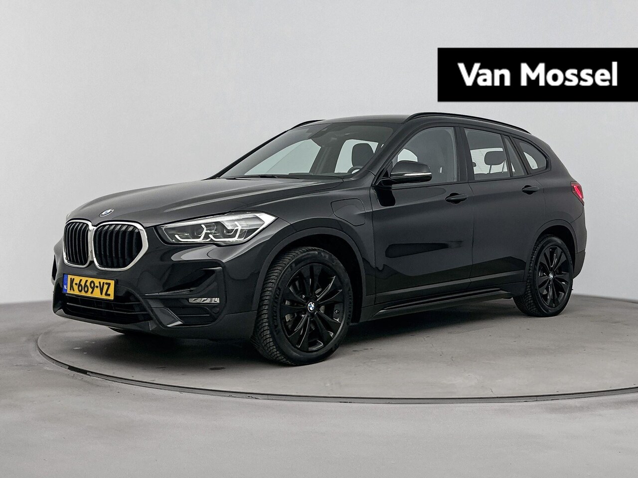 BMW X1 - xDrive25e High Executive 220PK | Automaat | Head-Up Display | Navigatie | Zwart Lederen Be - AutoWereld.nl