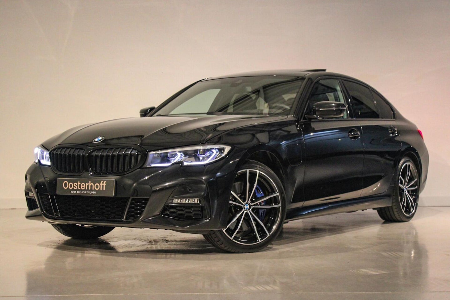 BMW 3-serie - 330e xDrive High Executive M-sport DAK | LASER - AutoWereld.nl