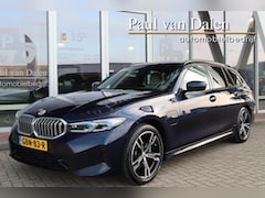 BMW 3-serie Touring - (g21) 330e 292PK XDRIVE M-SPORT Leer | Head Up | Live Cockpit | Trekhaak | Led | Camera |