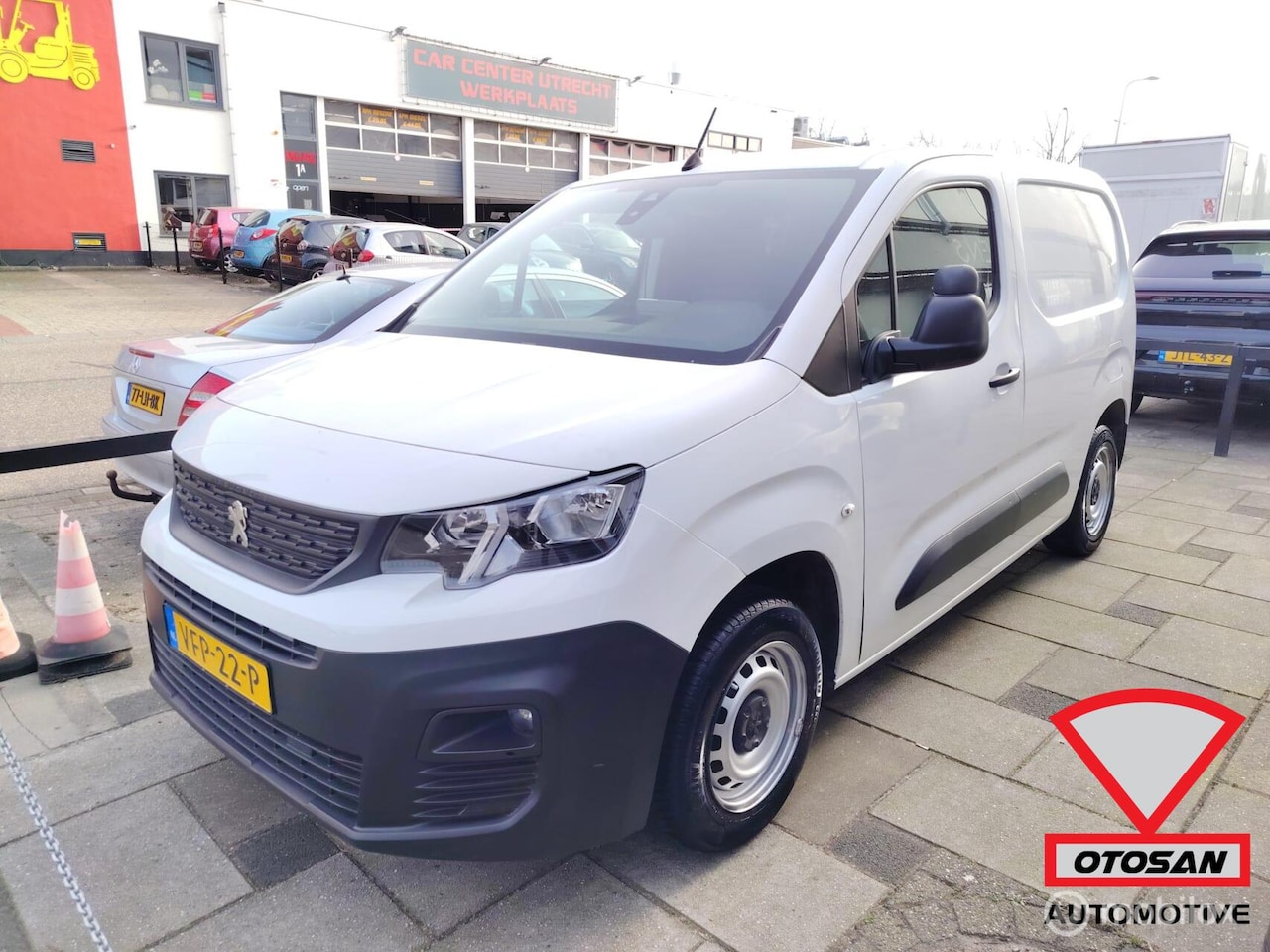 Peugeot Partner - bestel 1.5 BlueHDI Pro Groot Navi MOTORSCHADE - AutoWereld.nl