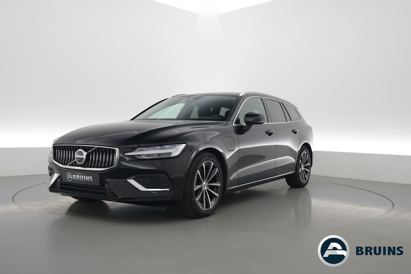 Volvo V60 - 2.0 T6 Plug-in hybrid AWD Core Bright H&K Audio | ACC | Blis | 360 camera | Stoel + stuurv - AutoWereld.nl