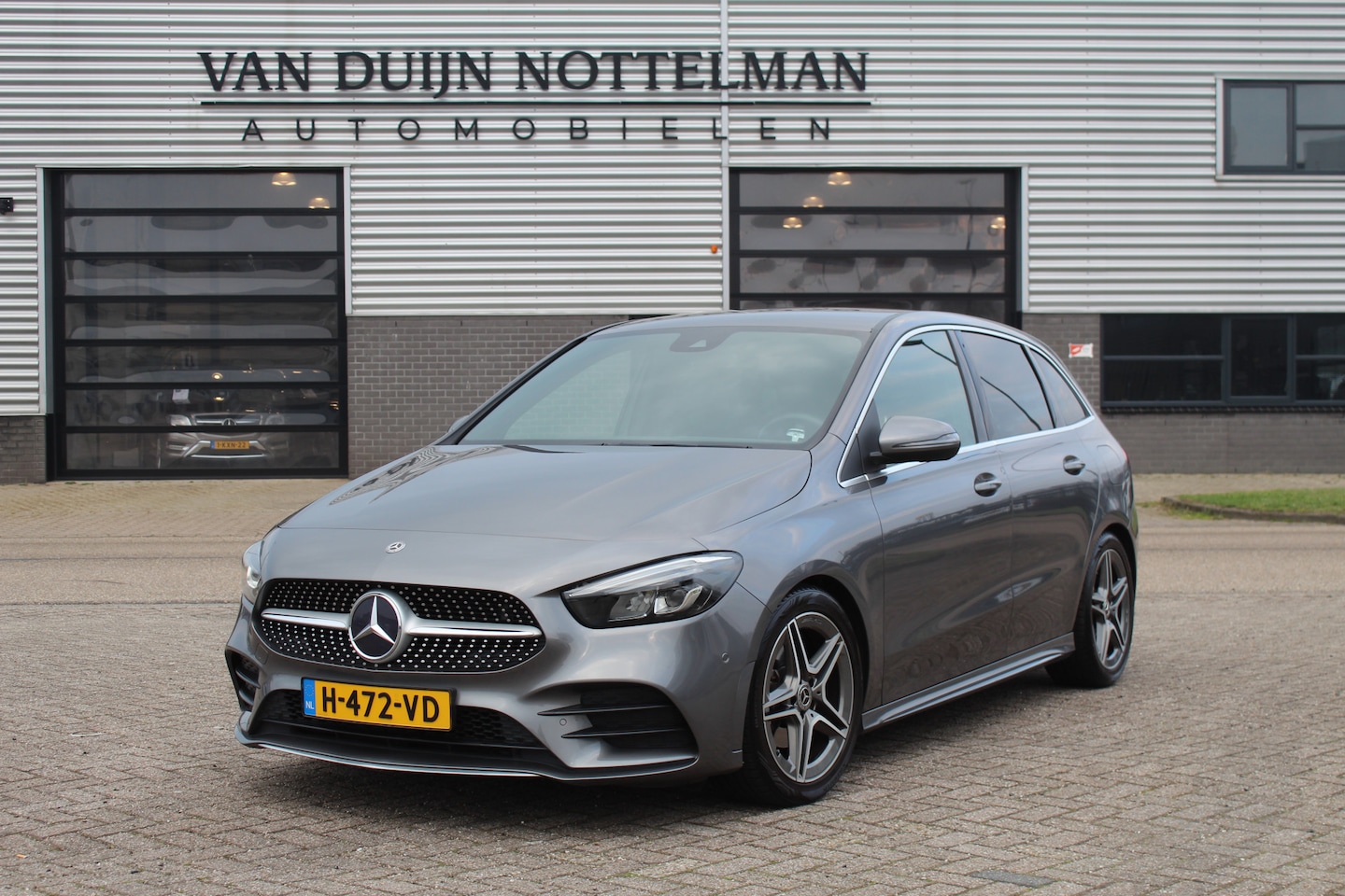 Mercedes-Benz B-klasse - 180 Business Solution AMG / Carplay / Camera / N.A.P. - AutoWereld.nl