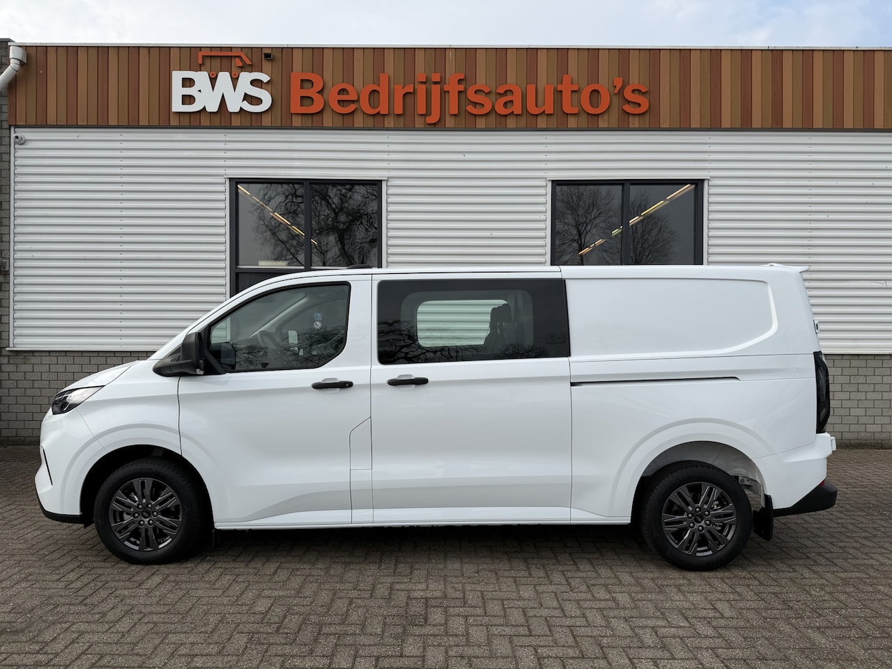 Ford Transit Custom - 320 2.0 TDCI L2H1 Trend originele Ford DC 5 persoons / vaste prijs rijklaar € 40.950 ex bt - AutoWereld.nl