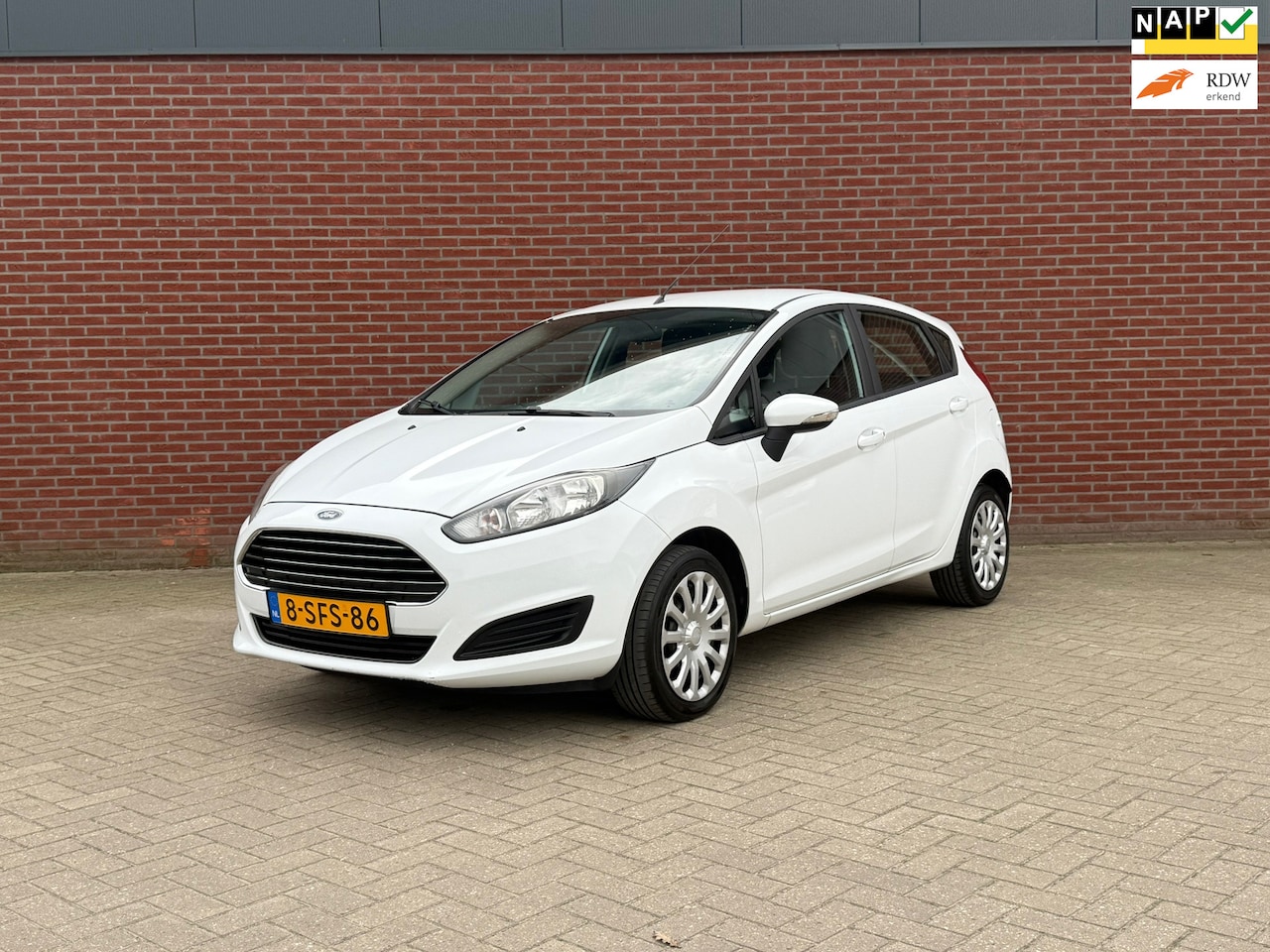 Ford Fiesta - 1.0 Style / NAP / Airco / Parkeersensoren / Nieuwe Distributie - AutoWereld.nl