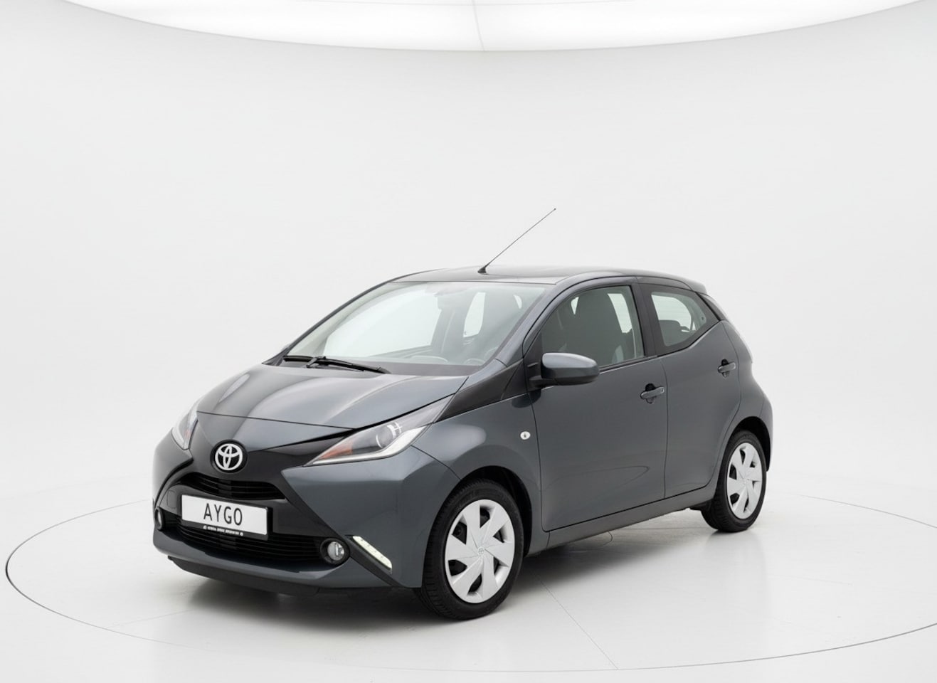 Toyota Aygo - 1.0 VVT-i 5D x-play | Eerste eigenaar, Parkeercamera, Bluetooth, In hoogte verstelbare sto - AutoWereld.nl