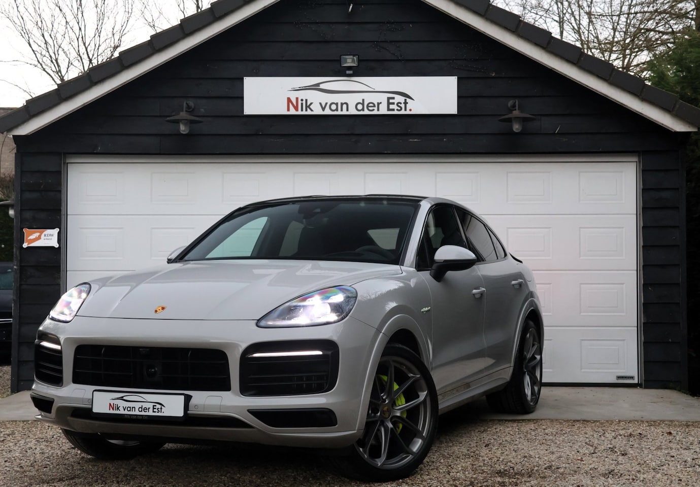 Porsche Cayenne Coupé - 3.0 E-Hybrid-Lightweight-Sportuitlaat-Luchtvering-Carbon - AutoWereld.nl