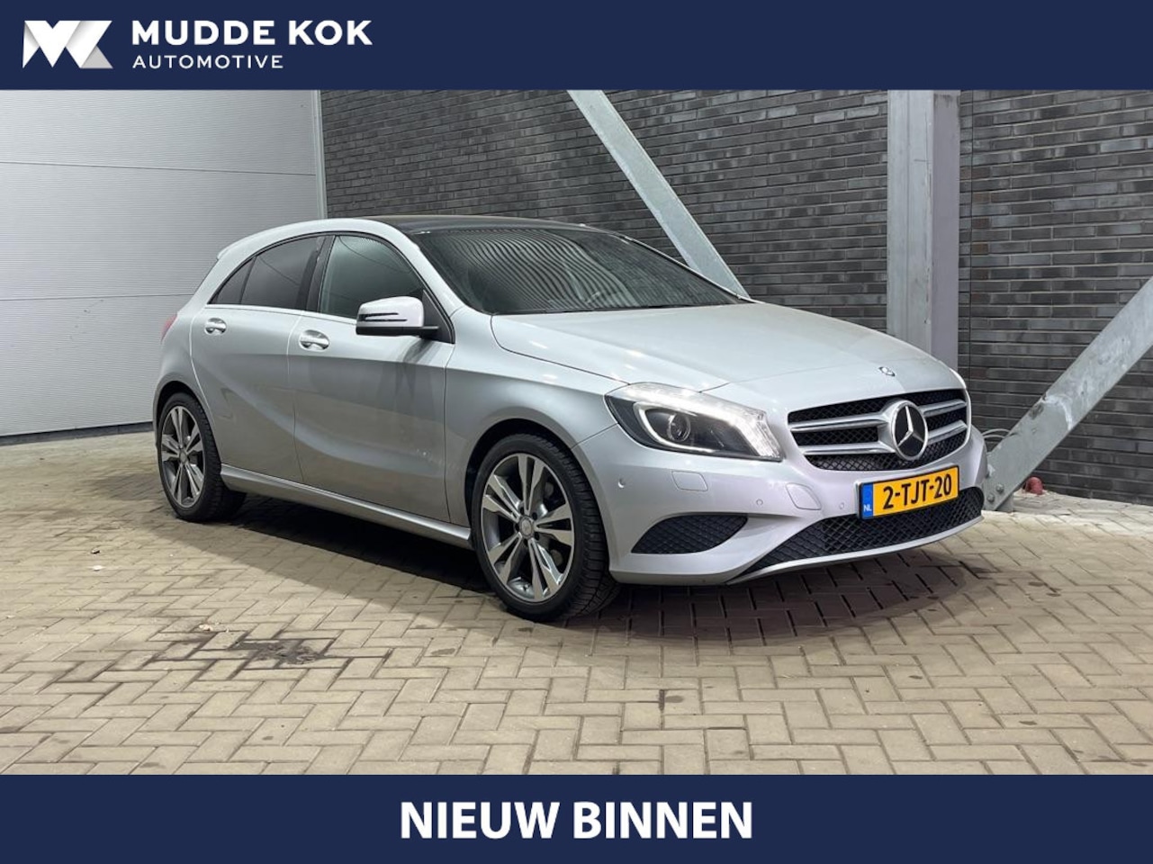 Mercedes-Benz A-klasse - 200 Ambition | Panoramadak | Getint Glas | 18 Inch | Sportstoelen - AutoWereld.nl