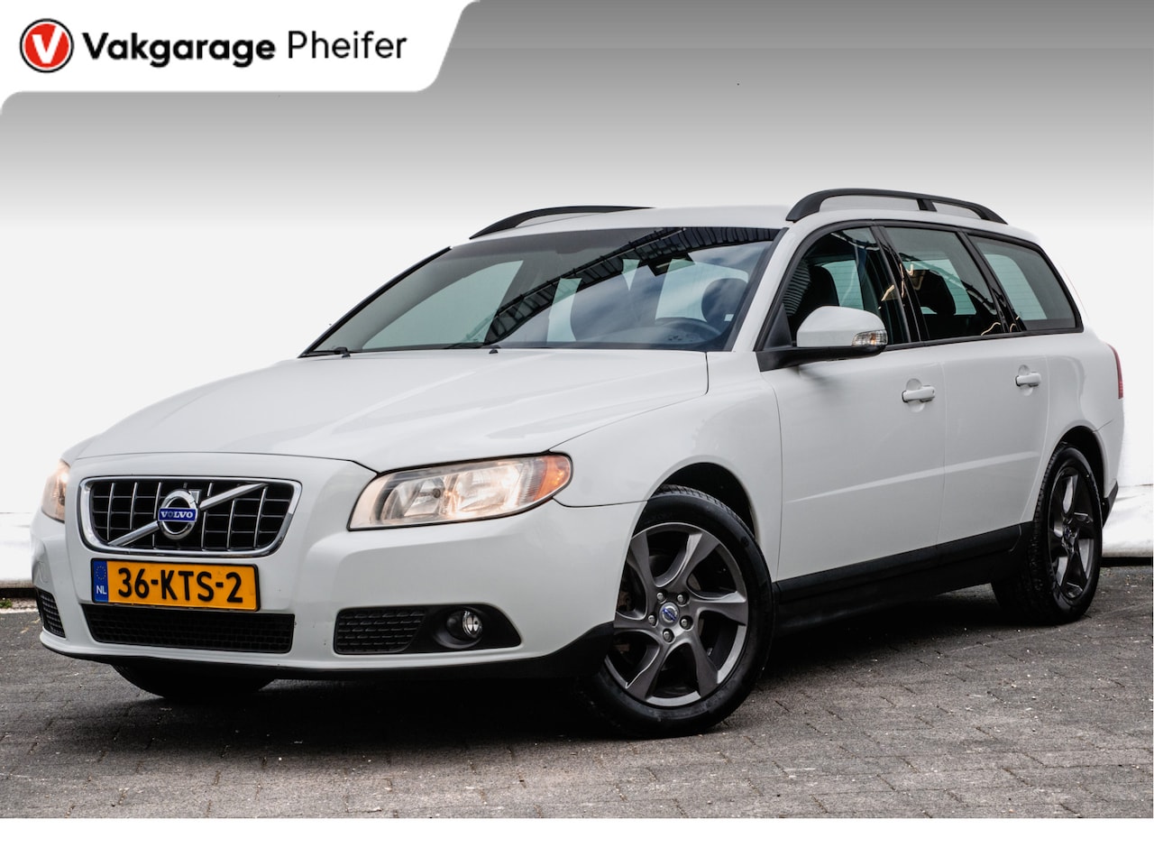 Volvo V70 - 2.0 Limited Edition Trekhaak/ Lederen int./ Stoelverwarming/ Pdc achter/ Climate control - AutoWereld.nl