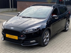 Ford Focus Wagon - 2.0 ST 250 PK NIEUWSTAAT XENON LED NAVI CRUISE CLIMA KEYLESS PDC